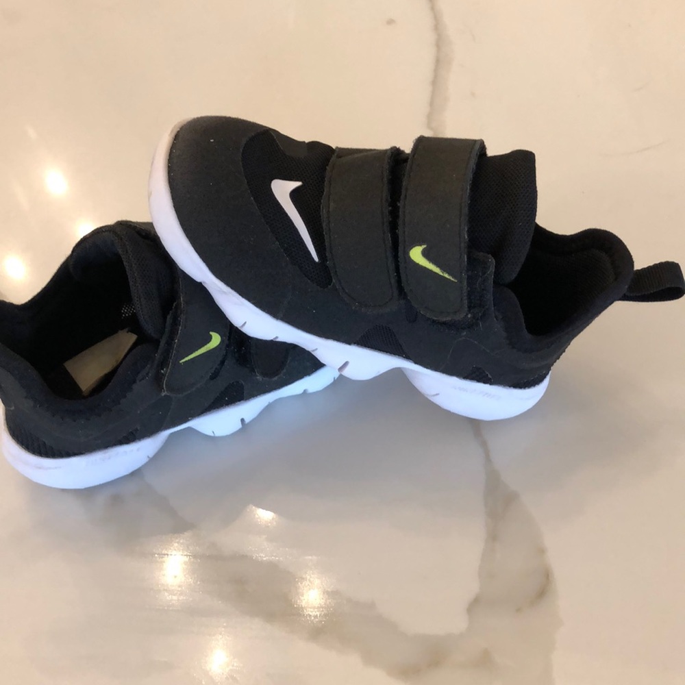 Nike little kids size 8 free run sneaker gym shoe